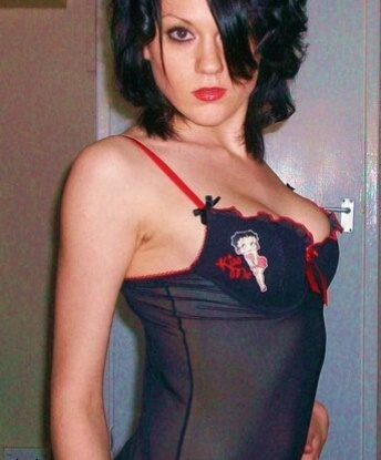 Искушенная рыжая красавица приглашает на незабываемое свидание, где твои самые сокровенные желания станут реальностью. Позволь себе побаловать себя страстью и развратом, я знаю, что тебе нужно. 13267, 24 года