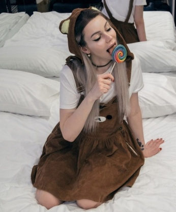 В Москве я создам для тебя незабываемую атмосферу нашей встречи. Мои услуги включают все, что нужно для полного удовлетворения: эротический массаж, оральный и классический секс, ролевые игры и многое другое. У меня много довольных клиентов, их отзывы говорят сами за себя. Для тебя также предоставляю фото, чтобы выбрать подходящее для нас обоих время проведения. 😉 Позвони мне и ты увидишь, насколько я умею быть незабываемой. Жду тебя! 8358, 22 года